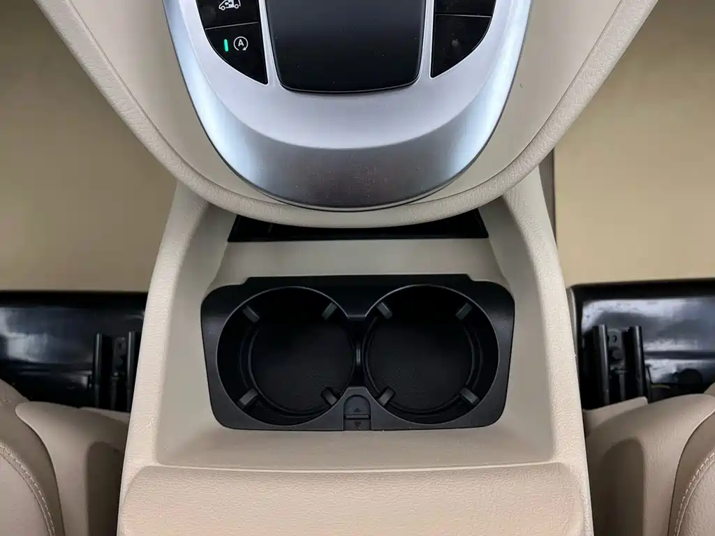 Mercedes-Benz V-Class — миниатюра 21