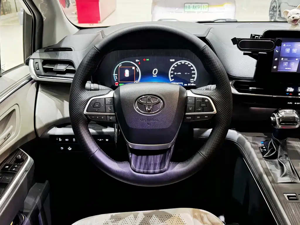 Toyota Granvia — миниатюра 14