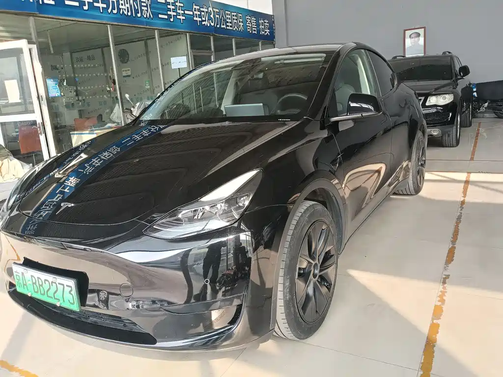 Tesla Model Y 2024