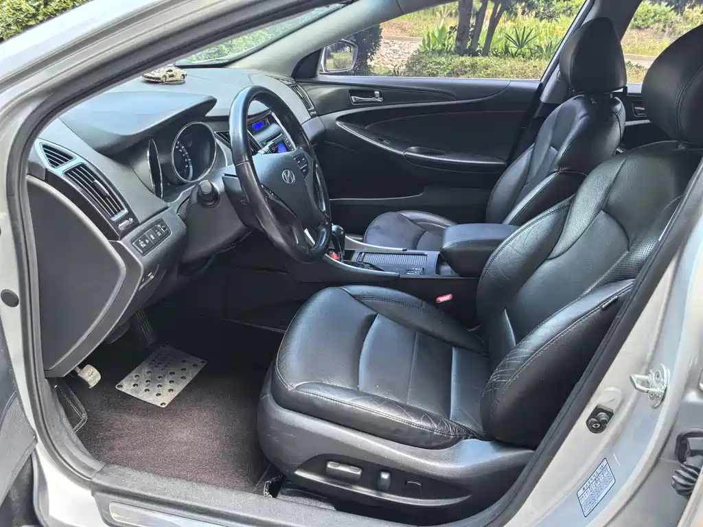 Hyundai Sonata 2.0L Auto Luxury Edition, фото 6