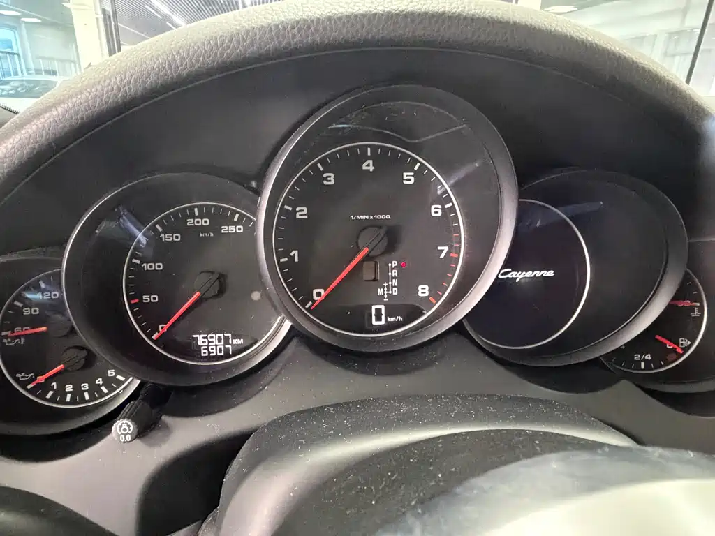 Porsche Cayenne — миниатюра 12
