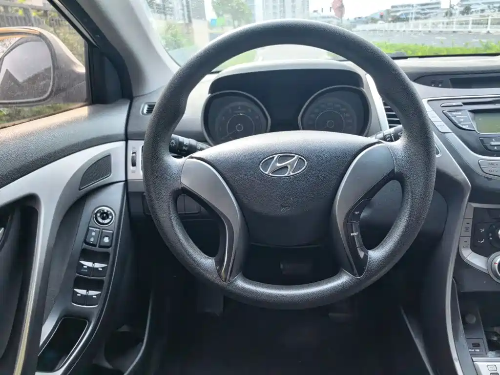 Hyundai Elantra Langdong — миниатюра 3