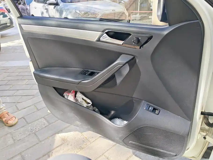 Volkswagen Jetta — миниатюра 7