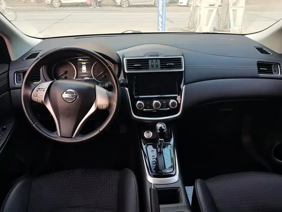 Nissan Tiida — миниатюра 12