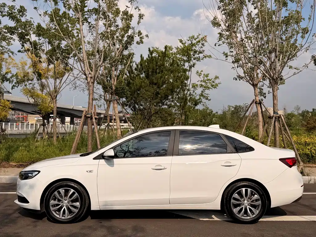 Buick Excelle — миниатюра 8