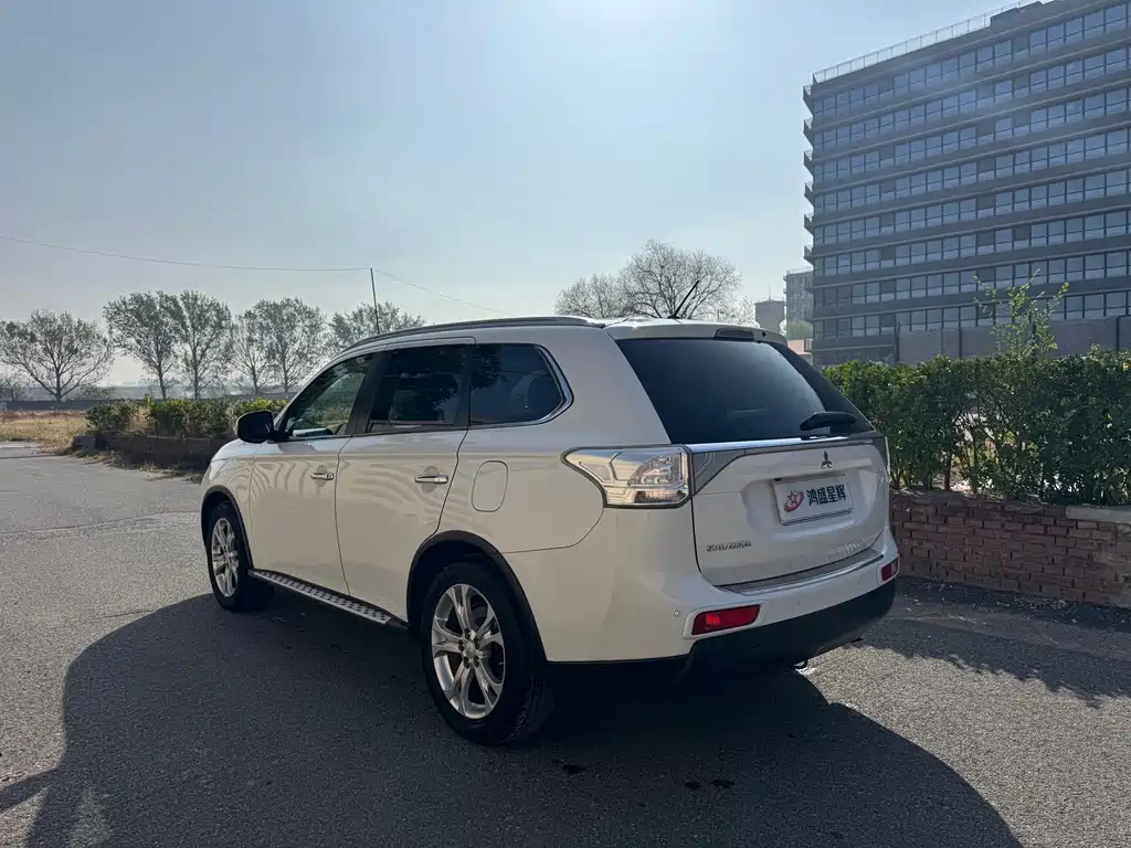 Mitsubishi Outlander (Import) — миниатюра 6
