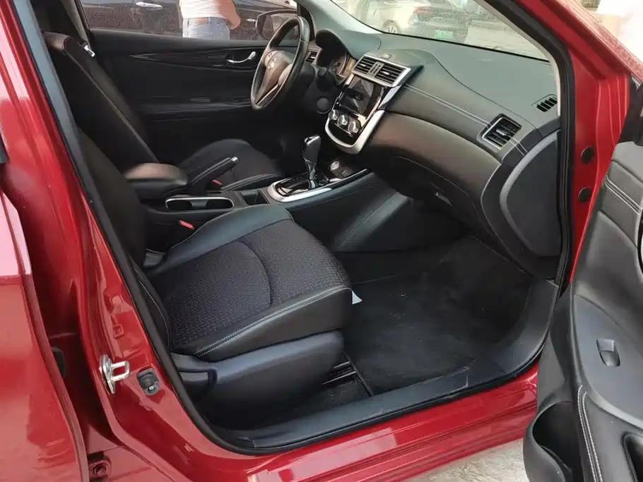 Nissan Tiida — миниатюра 8