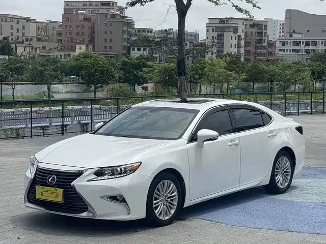 2018 Lexus ES