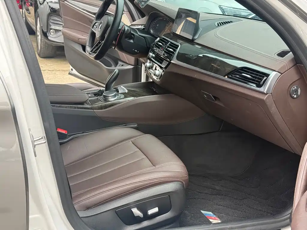 BMW 5 Series — миниатюра 8