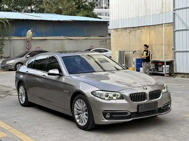 BMW 5 Series — миниатюра 12
