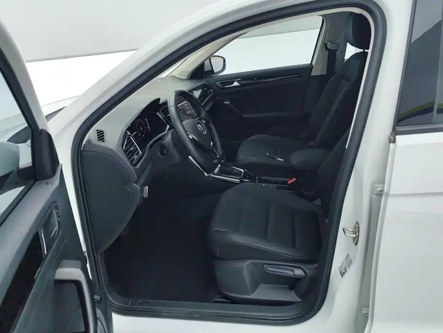 Volkswagen T-Roc — миниатюра 9