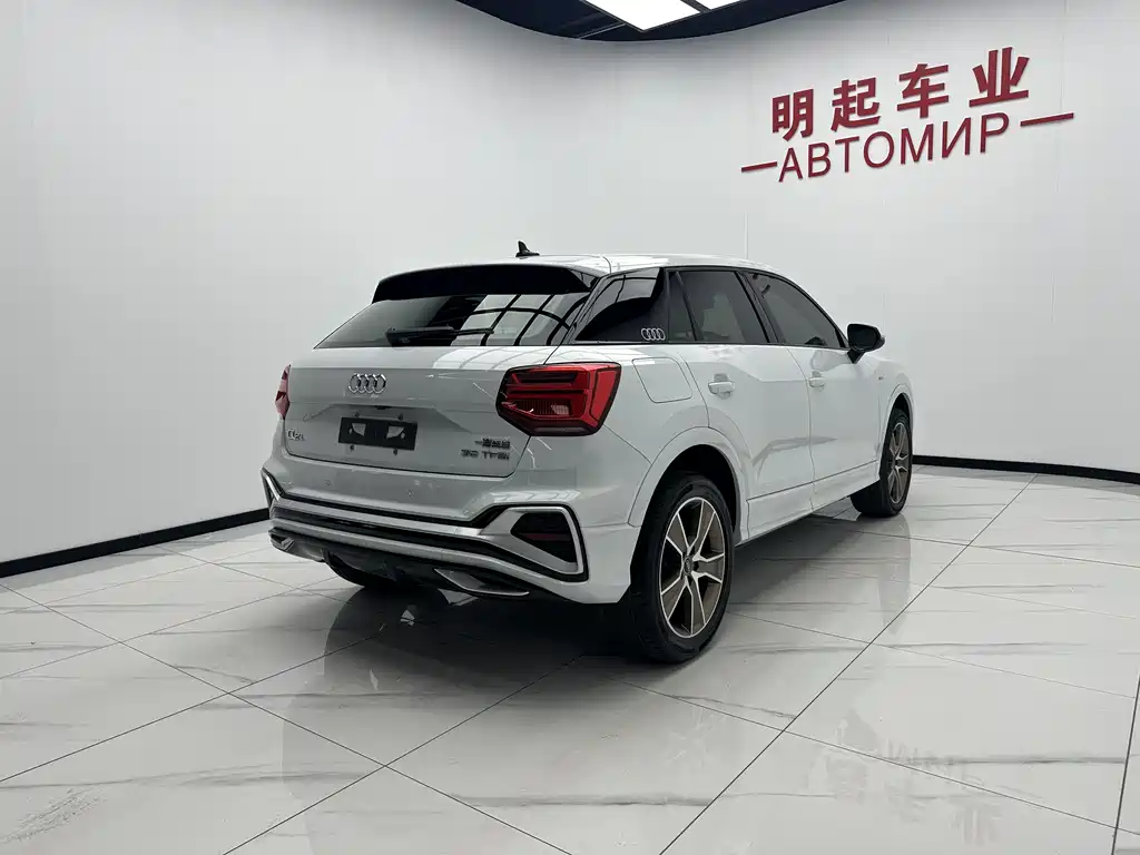 Audi Q2L 2022 35 TFSI Fashion