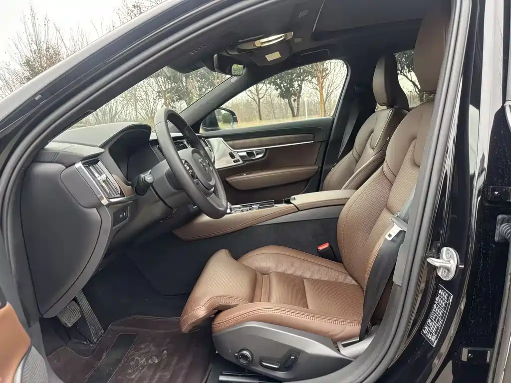 VOLVO S90 PLUG IN HYBRID