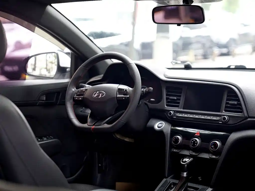 Hyundai Elantra — миниатюра 6