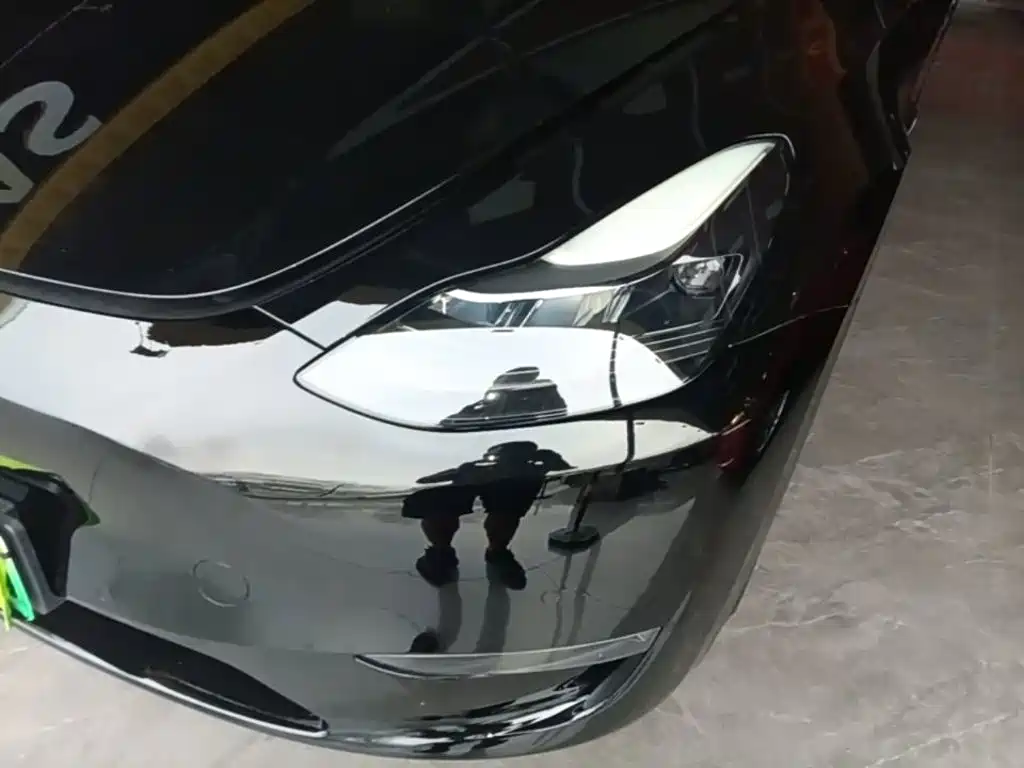 Tesla Model Y — миниатюра 24