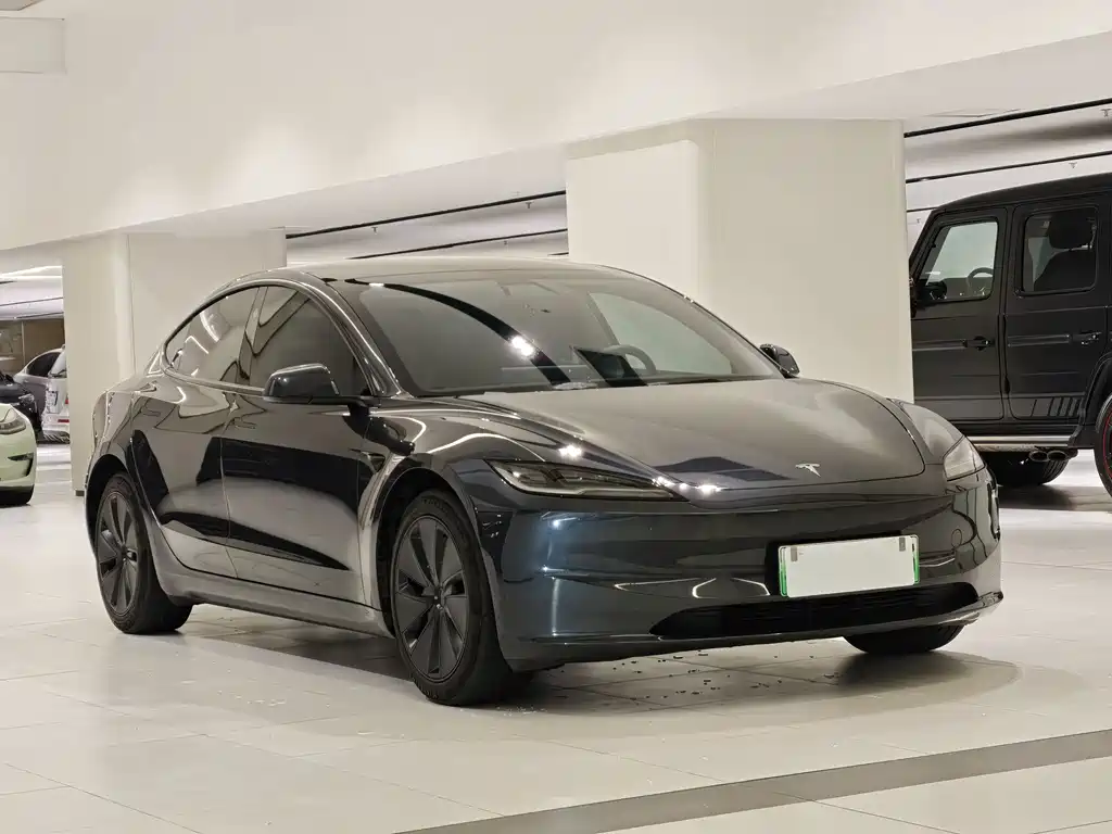 Tesla Model 3 — миниатюра 2