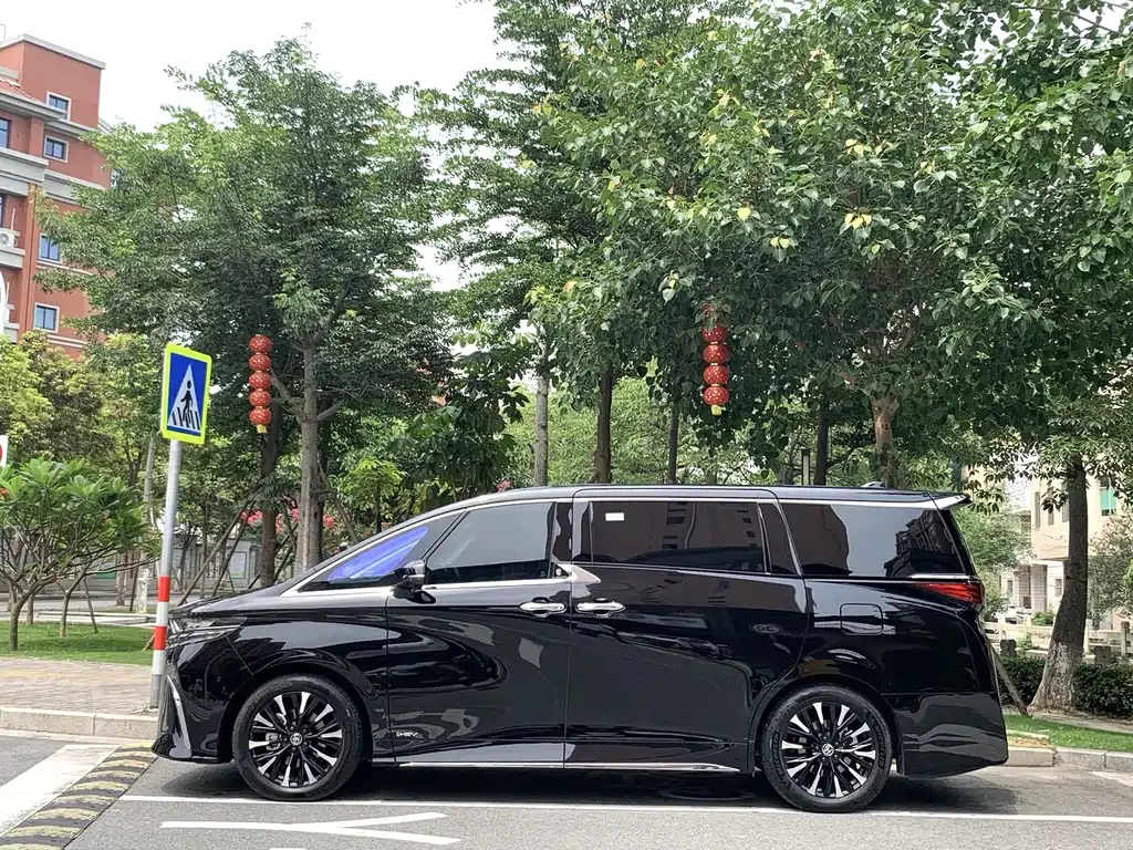 Toyota Alphard 2024 2.5L Luxury