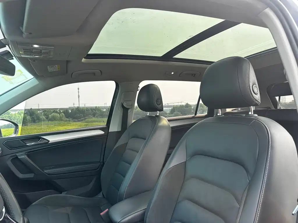 Volkswagen Tiguan L L 2018 380TSI AT Luxury
