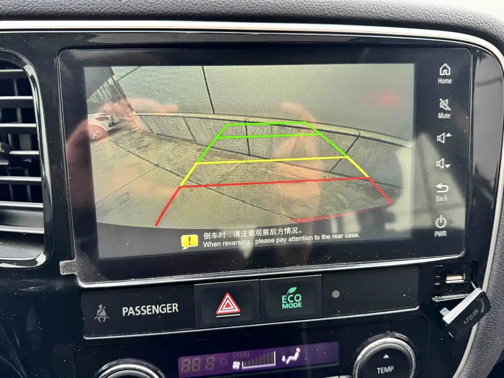 MITSUBISHI OUTLANDER