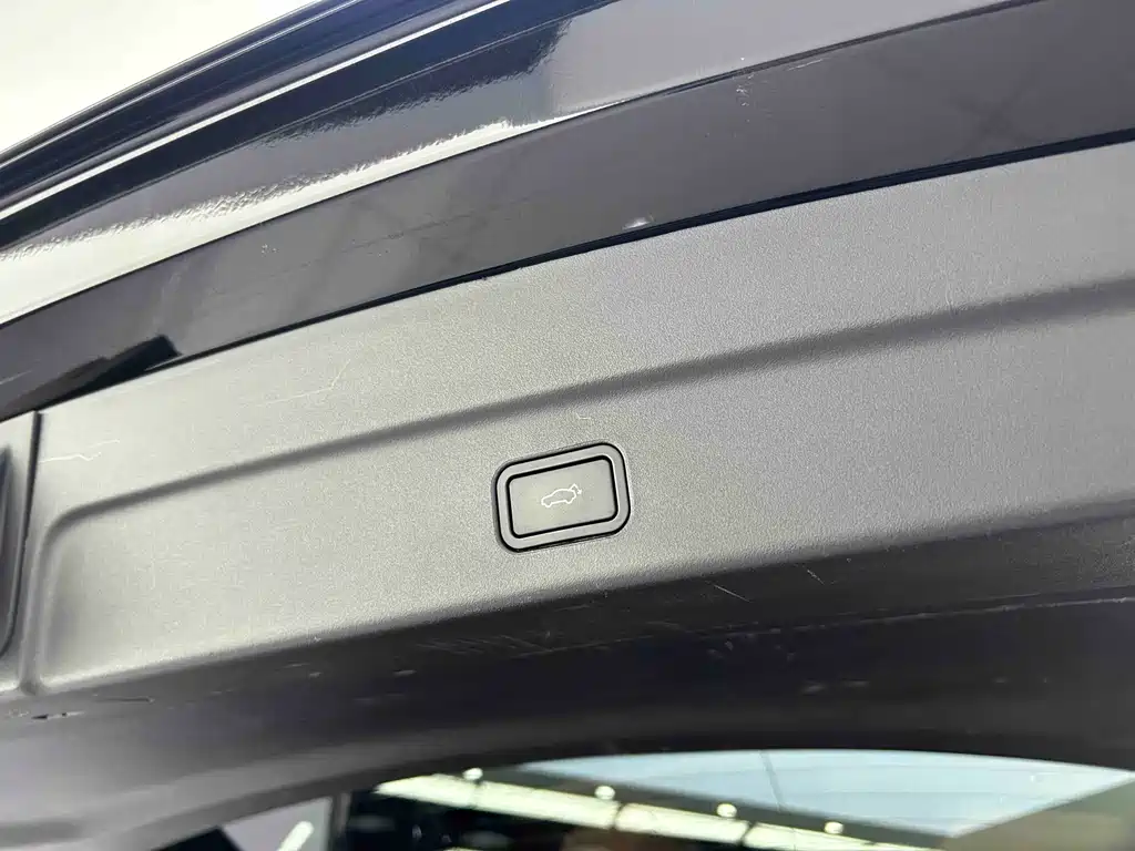 Lynk & Co 09 2021 2.0T Halo мест
