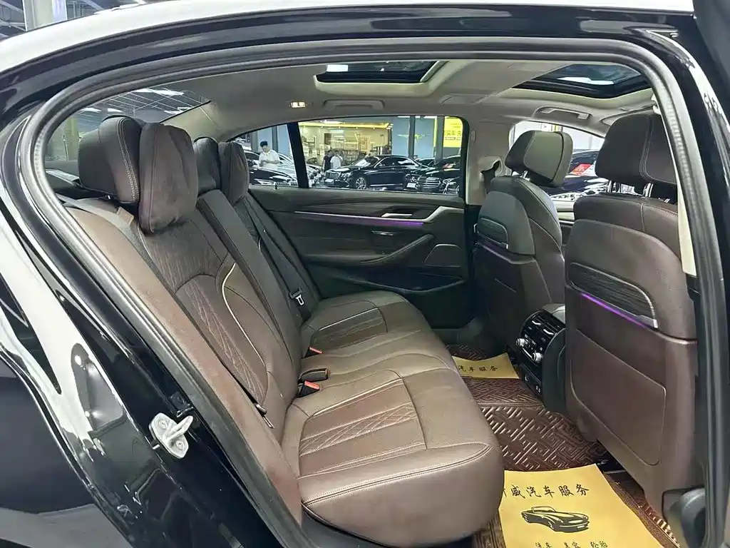 BMW 5 Series — миниатюра 8