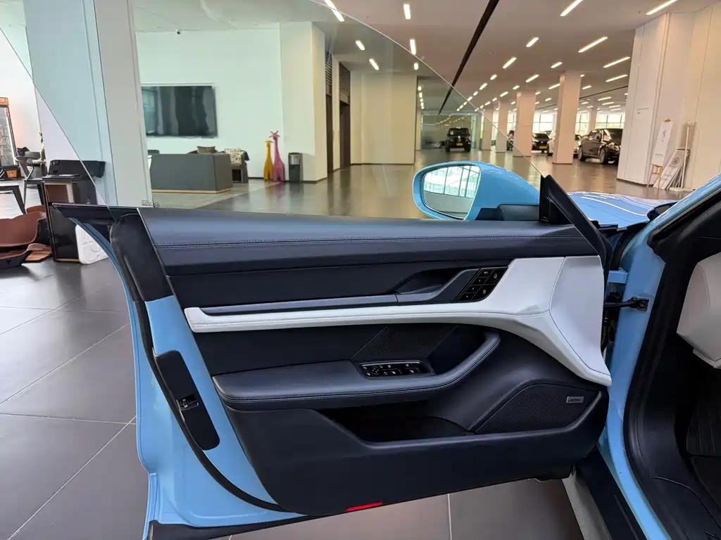 Porsche Taycan — миниатюра 10