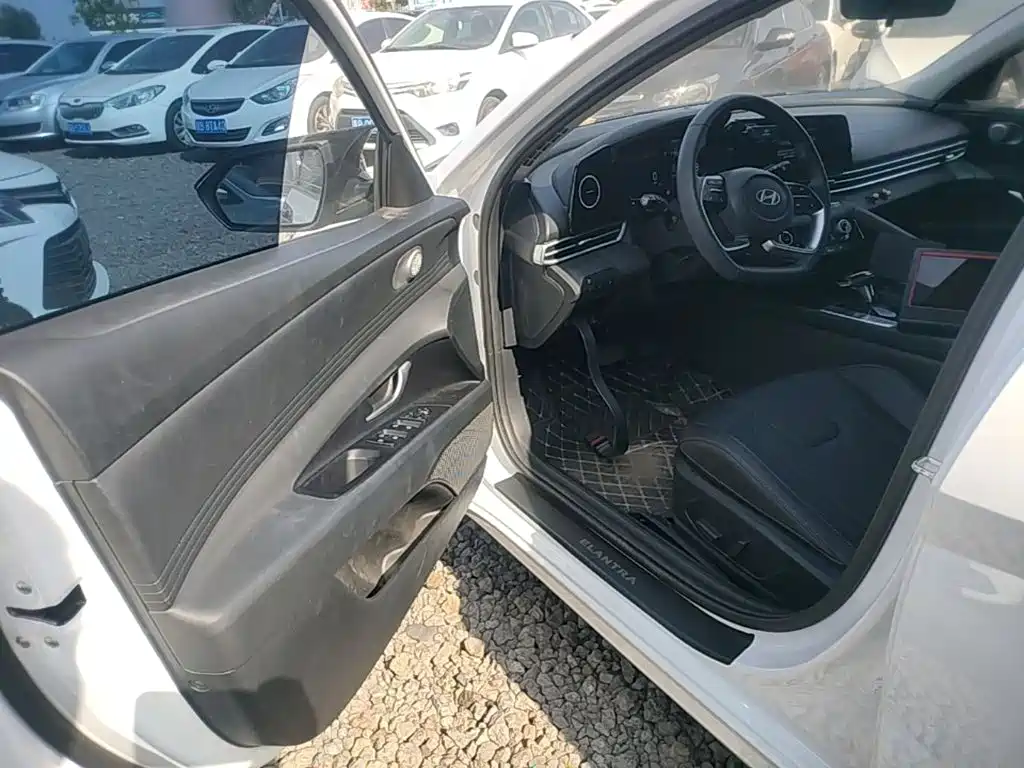 Hyundai Elantra — миниатюра 16