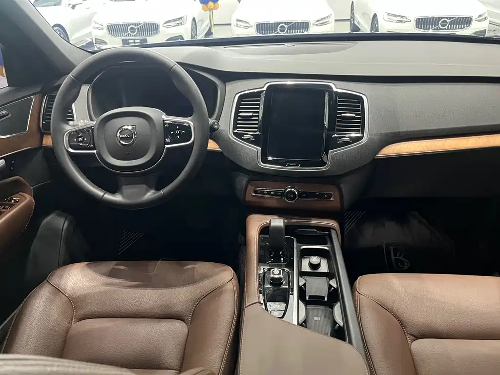 Volvo XC90 2024 B6 Luxury 7 мест