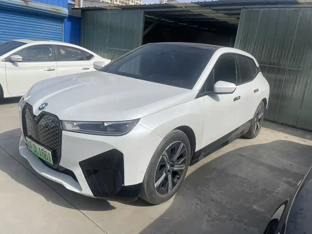 BMW iX