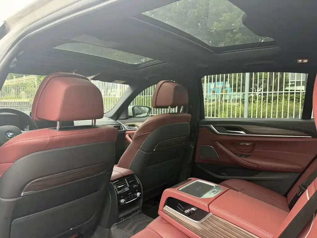 BMW 5 Series — миниатюра 19