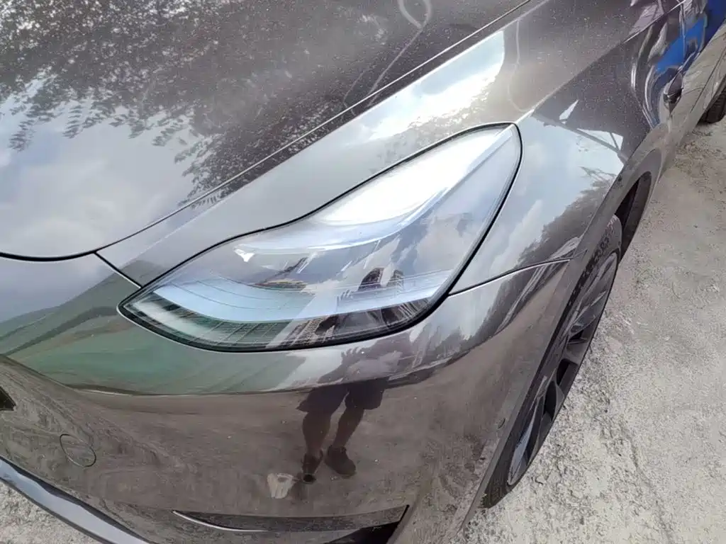 Tesla Model Y — миниатюра 24