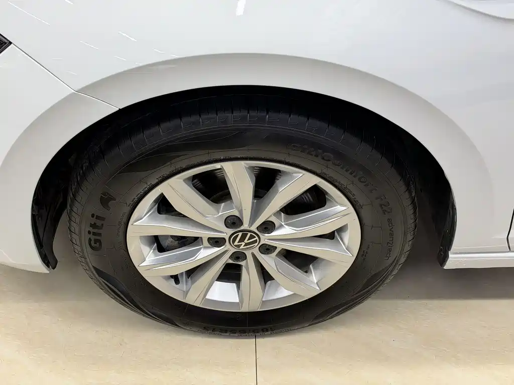 Volkswagen Polo — миниатюра 8