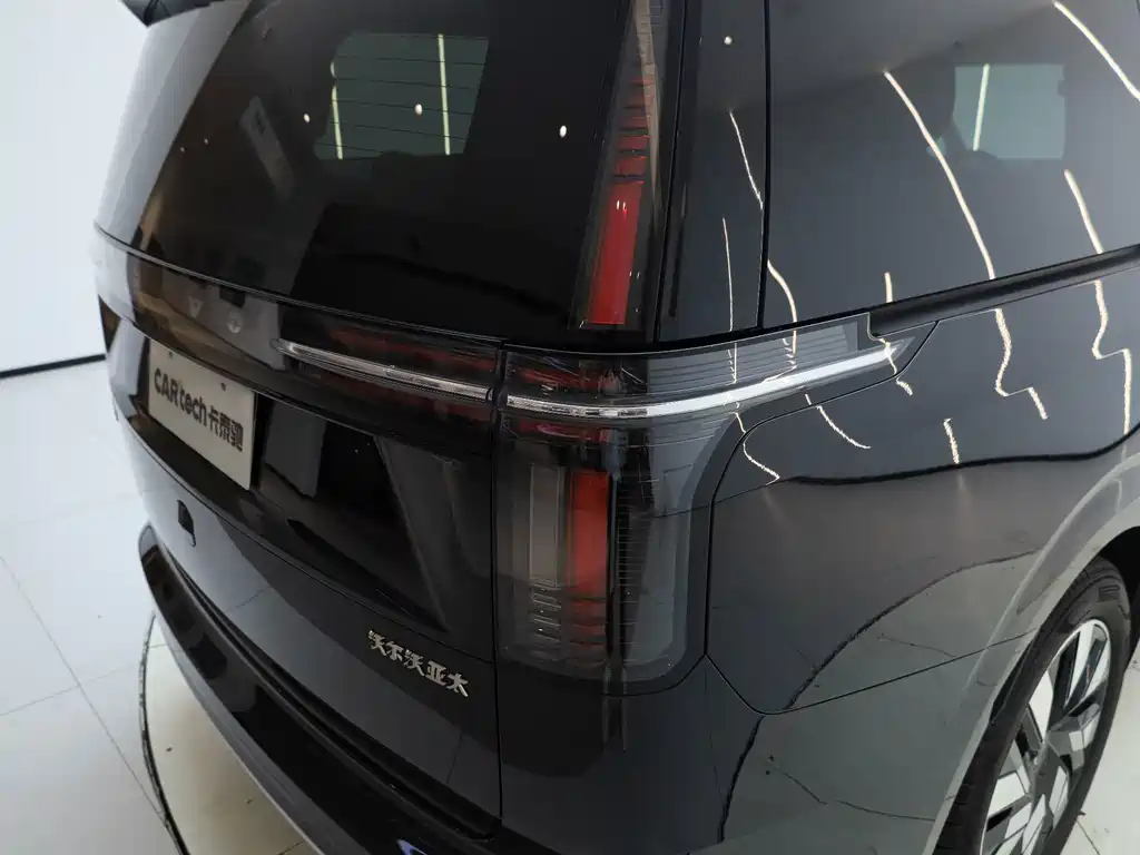 Volvo EM90 — миниатюра 7