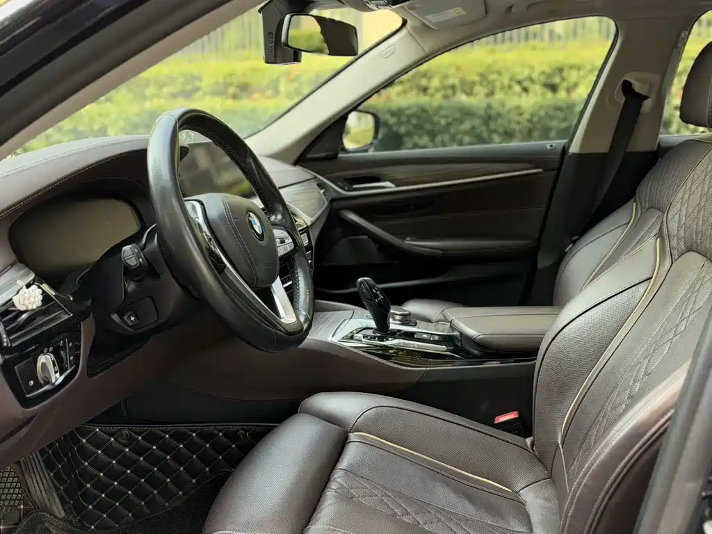 BMW 5 Series New Energy — миниатюра 4