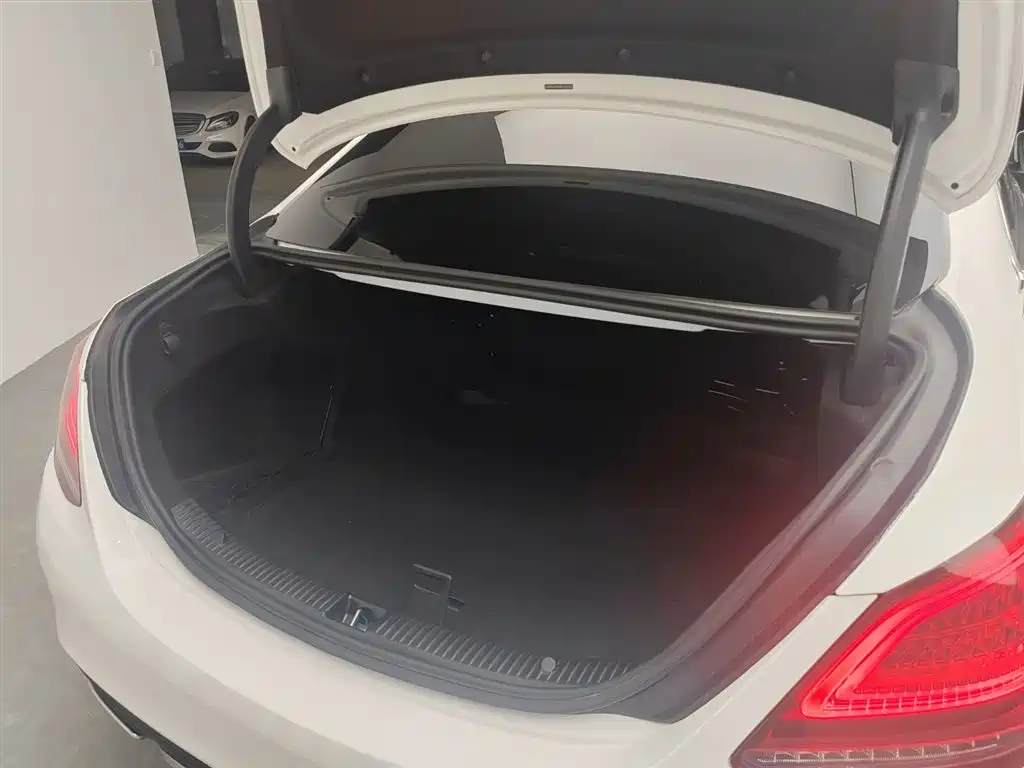 Mercedes-Benz C-Class — миниатюра 15