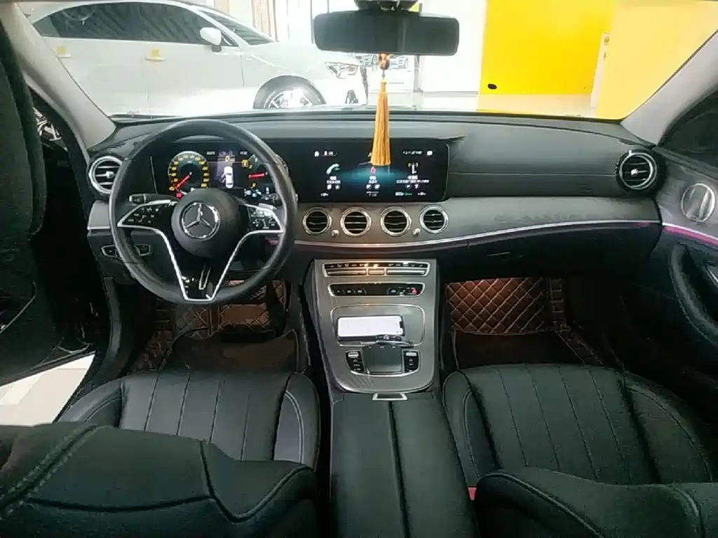 Mercedes-Benz E-Class — миниатюра 10