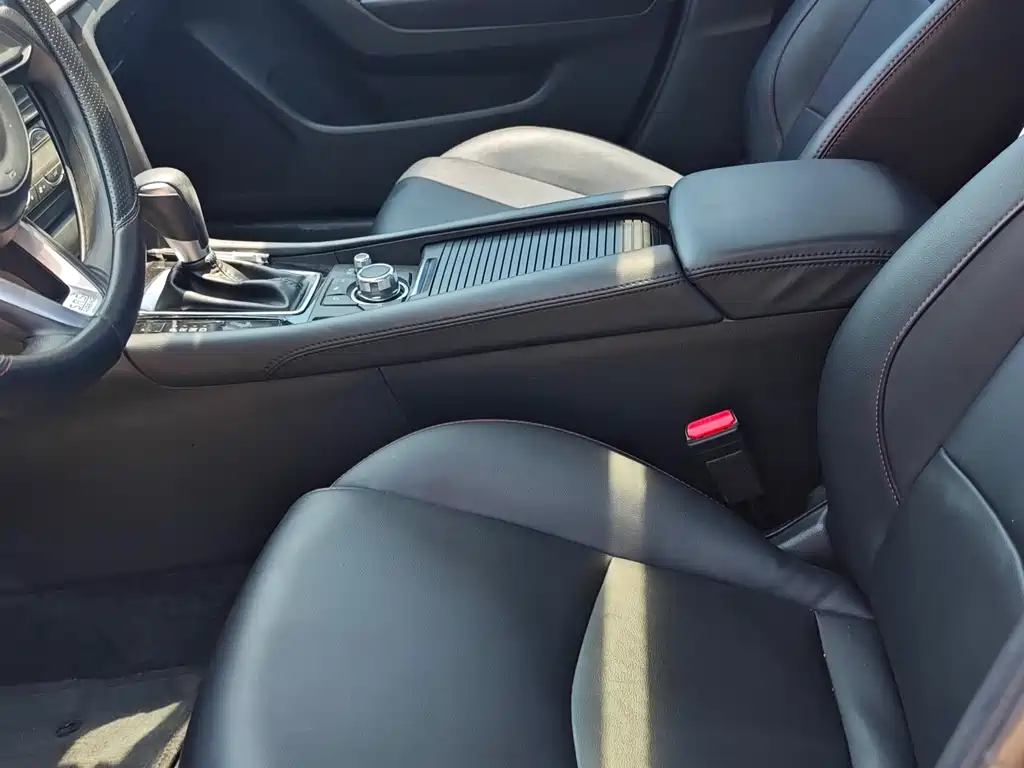 Mazda Mazda3 3 2017 1.5L AT Luxury V