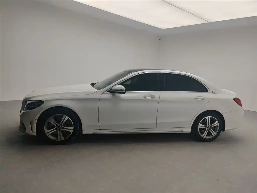 Mercedes-Benz C-Class — миниатюра 3