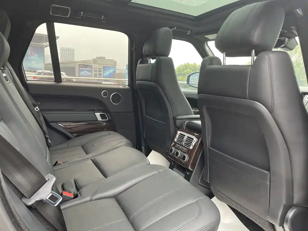 Land Rover Range Rover — миниатюра 7