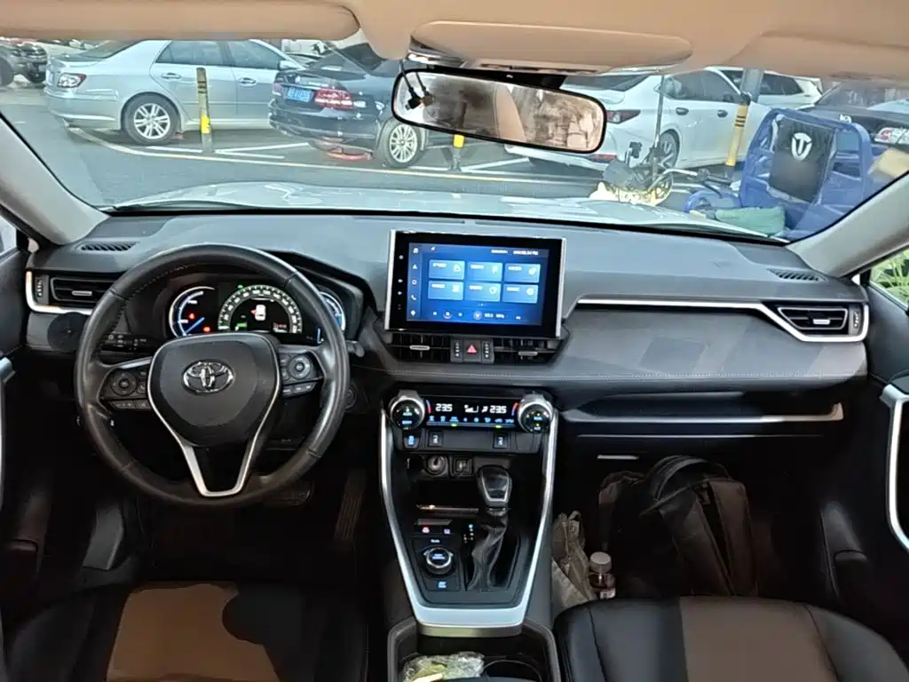 Toyota RAV4 — миниатюра 10
