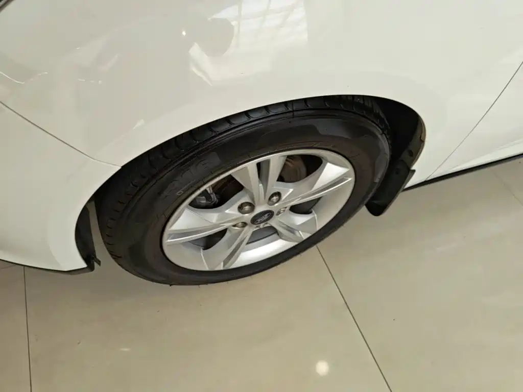 Ford Focus — миниатюра 23