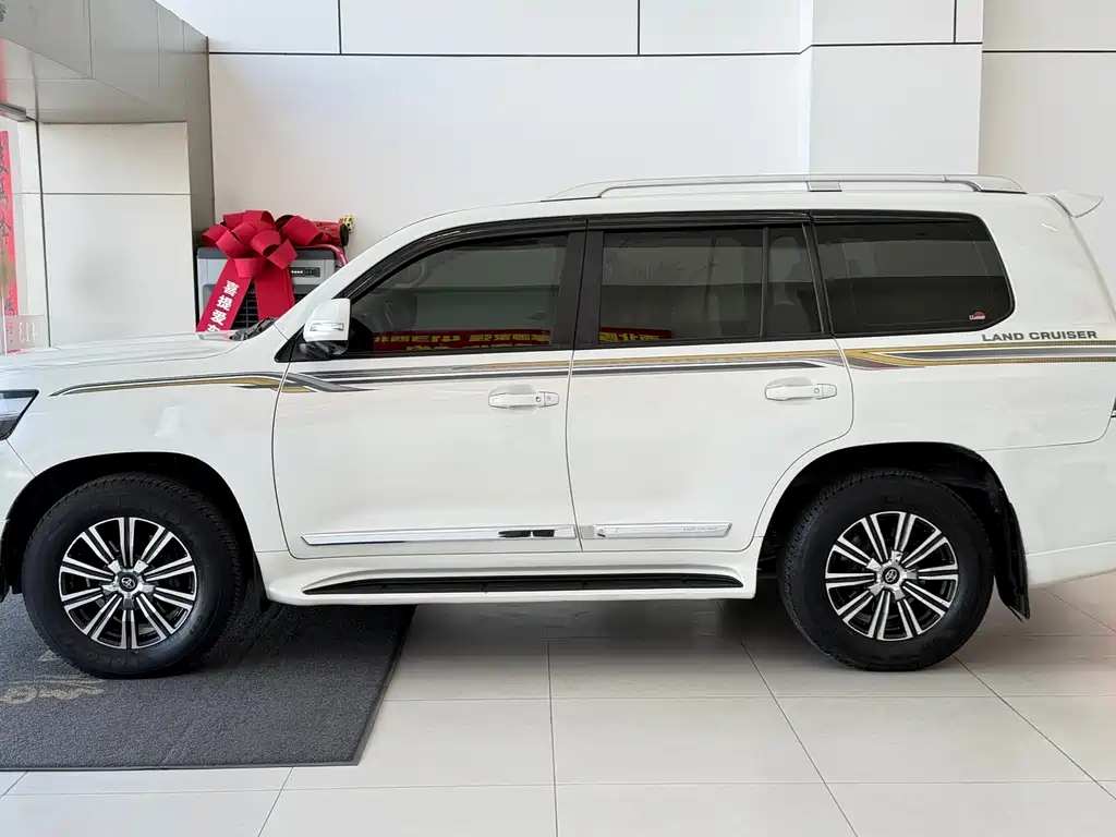 Toyota Land Cruiser 2012 4.0L AT VX