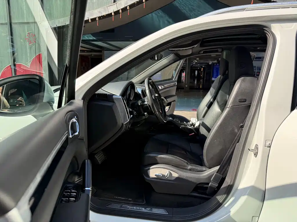 Porsche Cayenne — миниатюра 8