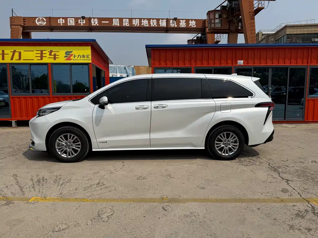 TOYOTA SIENNA