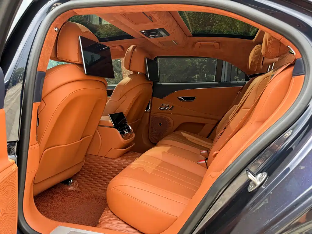 Bentley Flying Spur PHEV — миниатюра 11