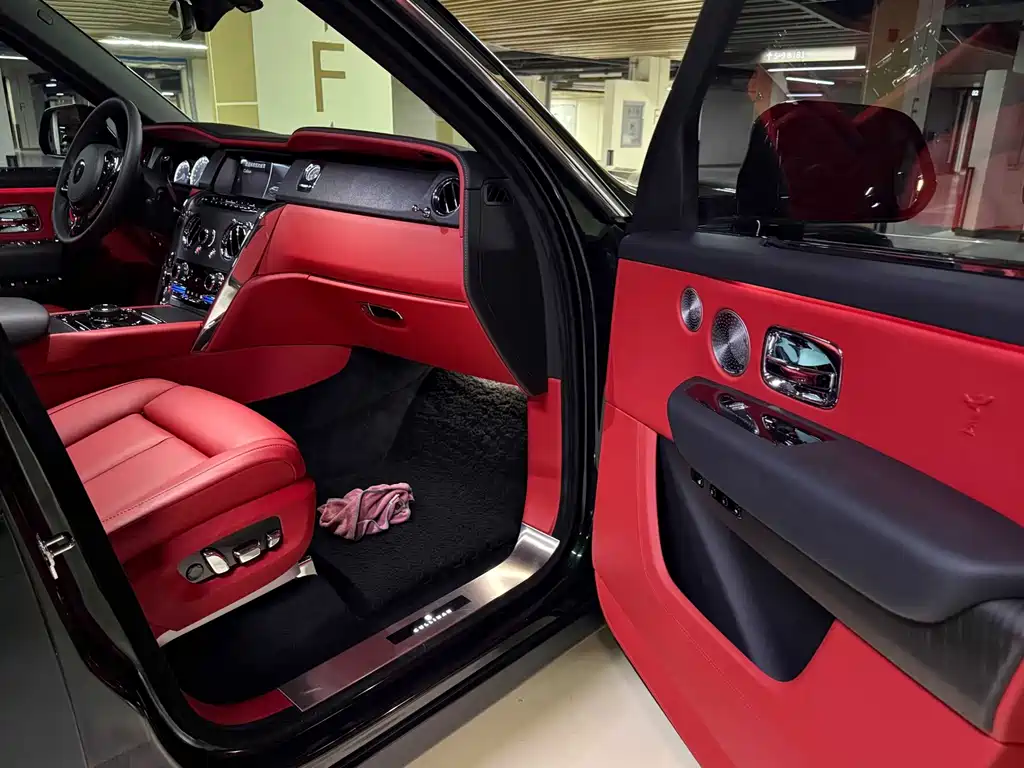 Rolls-Royce Cullinan — миниатюра 4