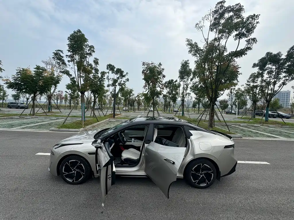 Lynk & Co 07 EM-P — миниатюра 10