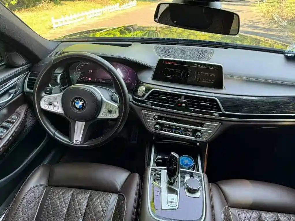 BMW 7 Series — миниатюра 5