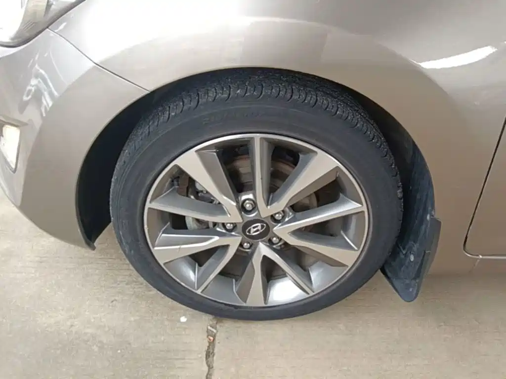 Hyundai Elantra Langdong — миниатюра 23