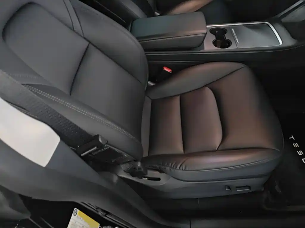 Tesla Model Y — миниатюра 25